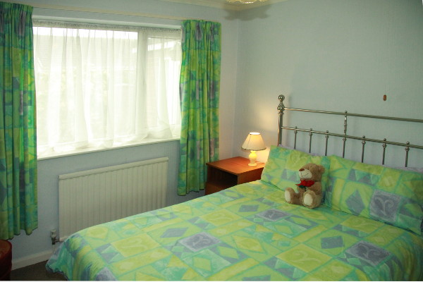 Middle bedroom