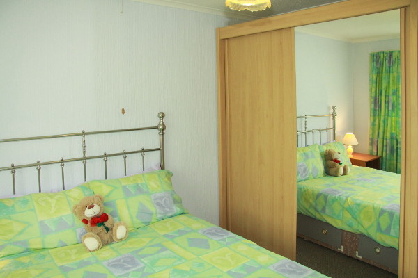 Middle bedroom